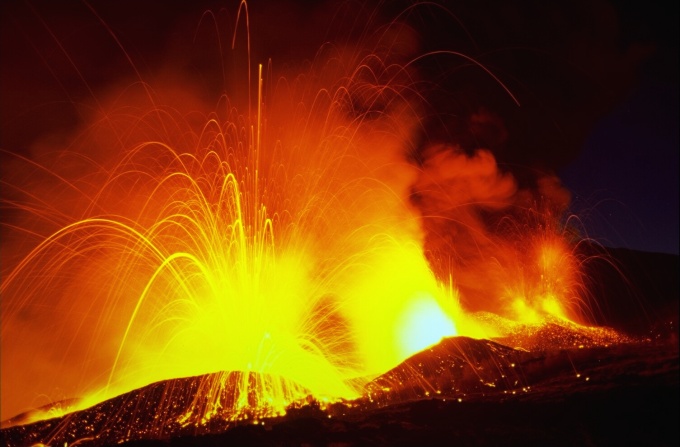 volcanes en erupcion stamp
