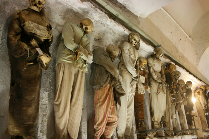 Momias expuestas en las Catacumbas de Palermo