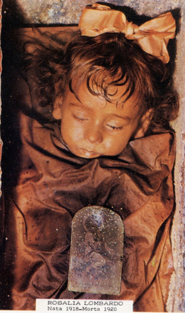 Momia de Rosalia Lombardo en el convento de los Capuchinos, la bella durmiente de Palermo