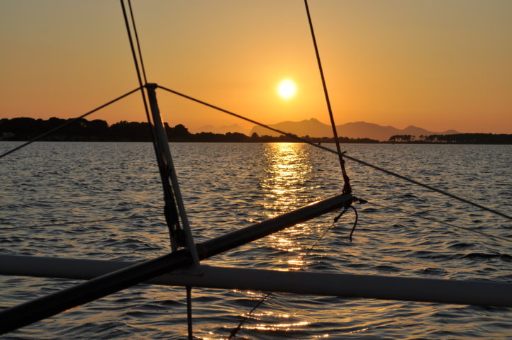 Atardecer en catamarán