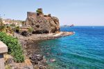 Aci Castello en la Riviera de los Cíclopes